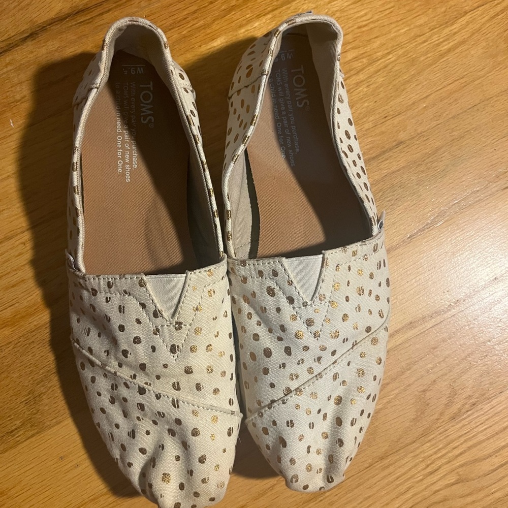 Toms Cream and Gold Embellished Flats